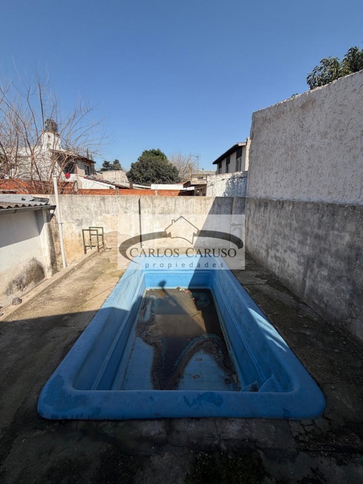 Casa en Venta- Segundo Sombra entre Av. Zapiola y S. Del Estero