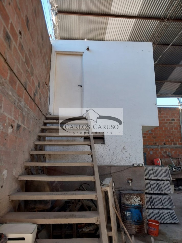 Galpon en Venta- Dean Funes y Da Vinci