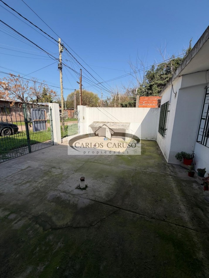 Casa en Venta- Segundo Sombra entre Av. Zapiola y S. Del Estero