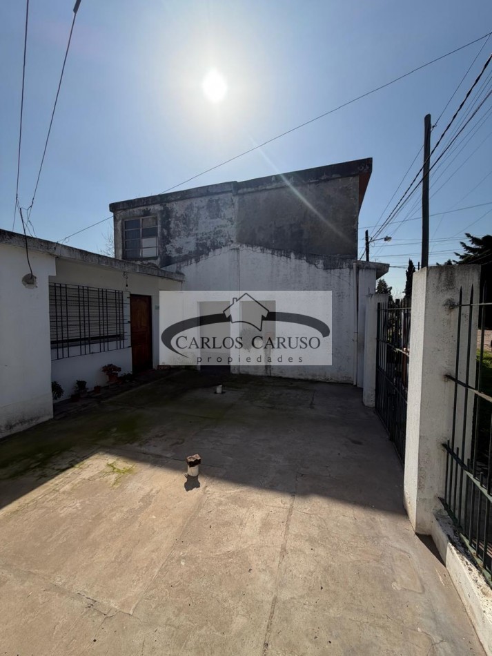 Casa en Venta- Segundo Sombra entre Av. Zapiola y S. Del Estero