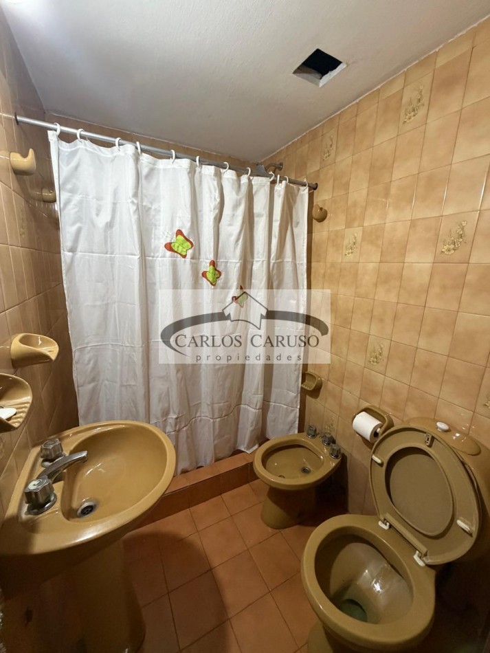 Casa en Venta- Segundo Sombra entre Av. Zapiola y S. Del Estero